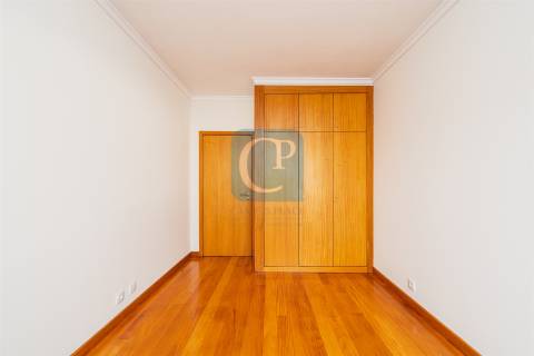 Apartamento T2 equipado, próximo do Hospital de São João