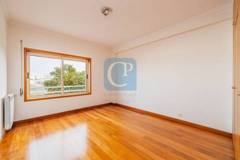 Apartamento T2 equipado, próximo do Hospital de São João