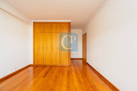 Apartamento T2 equipado, próximo do Hospital de São João