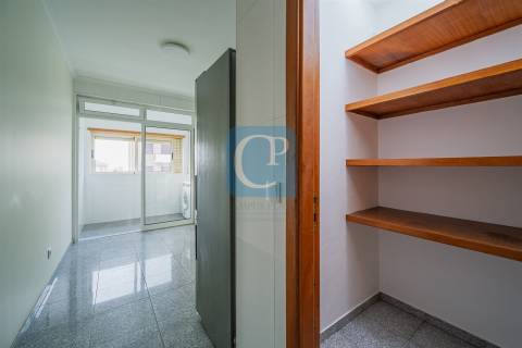 Apartamento T2 equipado, próximo do Hospital de São João