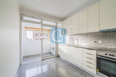 Apartamento T2 equipado, próximo do Hospital de São João