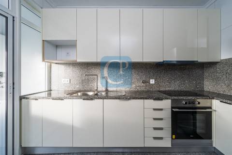 Apartamento T2 equipado, próximo do Hospital de São João