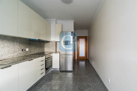 Apartamento T2 equipado, próximo do Hospital de São João