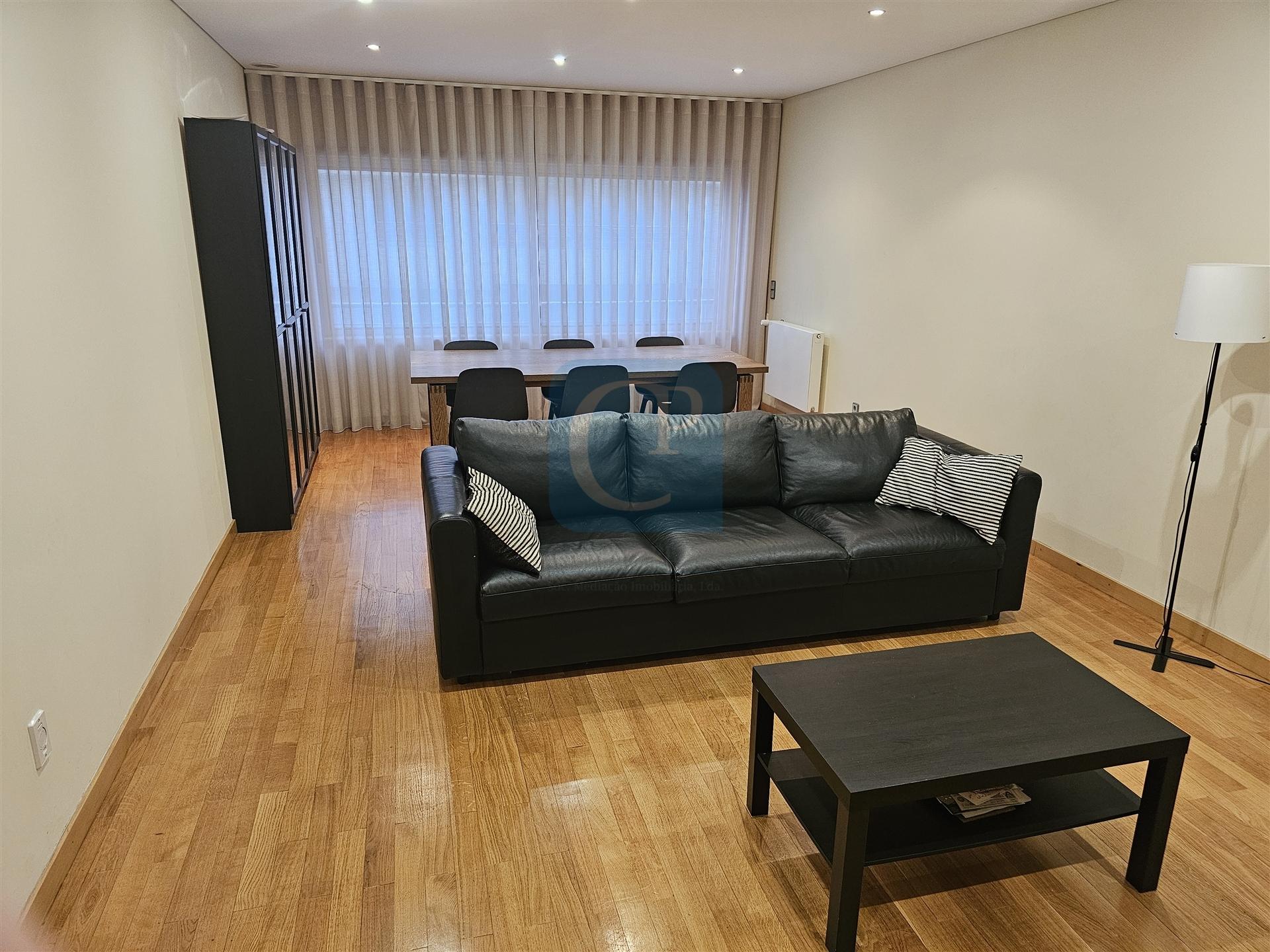 Apartamento T2 mobilado e equipado em Rio Tinto, Gondomar