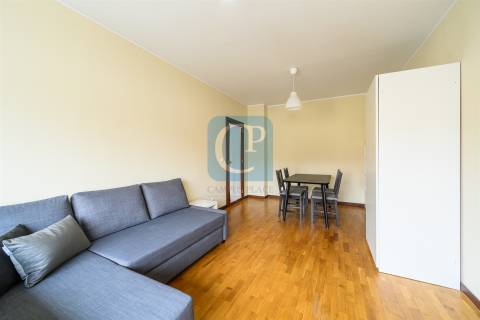 Apartamento T1, junto ao Hospital de São João