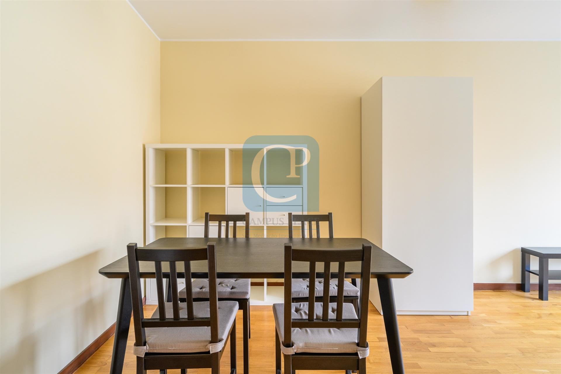 Apartamento T1, junto ao Hospital de São João