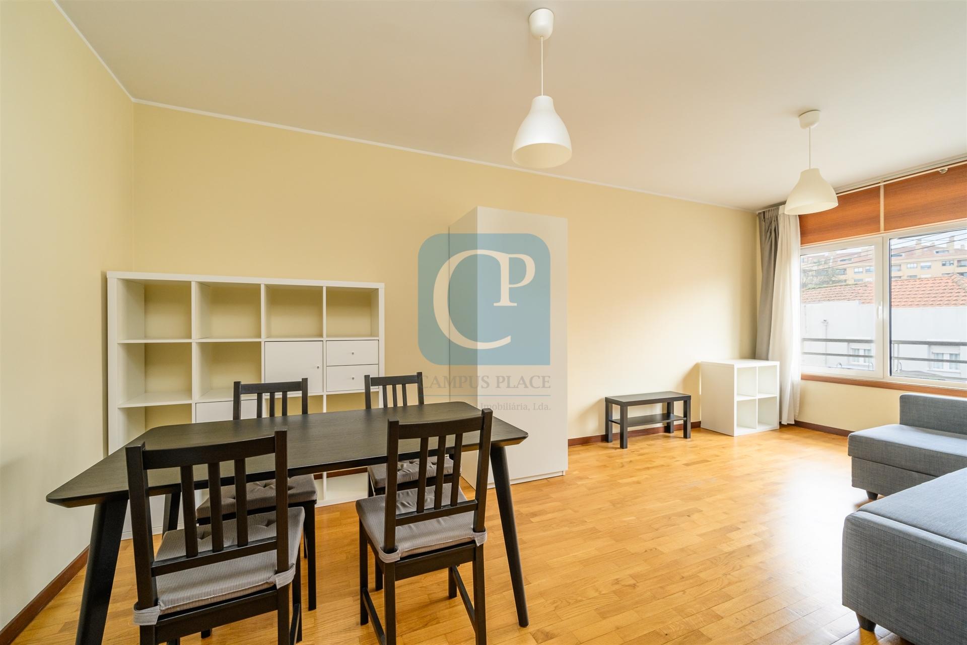 Apartamento T1, junto ao Hospital de São João