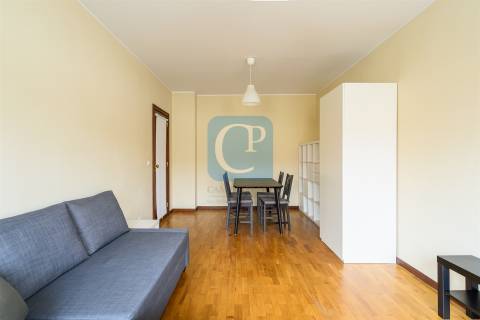 Apartamento T1, junto ao Hospital de São João