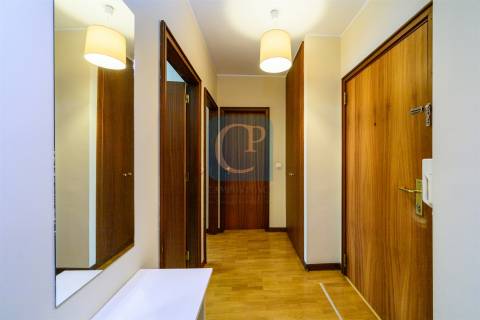 Apartamento T1, junto ao Hospital de São João