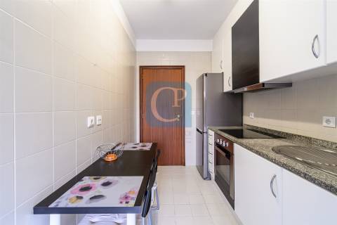 Apartamento T1, junto ao Hospital de São João