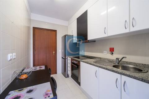Apartamento T1, junto ao Hospital de São João
