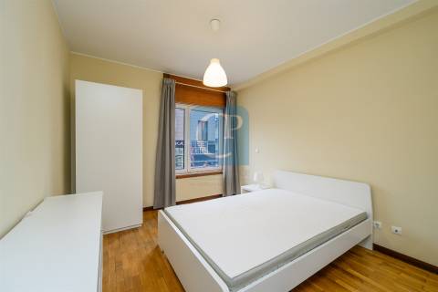 Apartamento T1, junto ao Hospital de São João