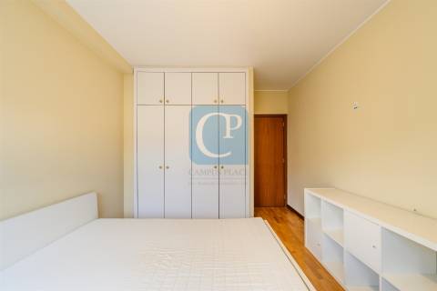 Apartamento T1, junto ao Hospital de São João