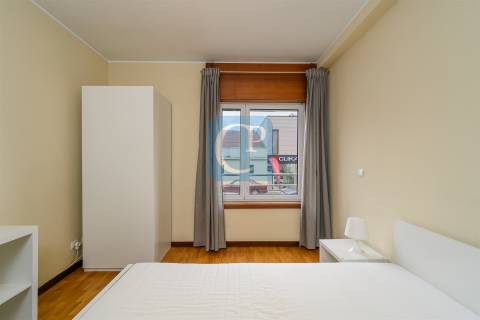 Apartamento T1, junto ao Hospital de São João