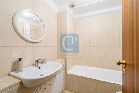 Apartamento T1, junto ao Hospital de São João