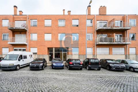 Apartamento T1, junto ao Hospital de São João