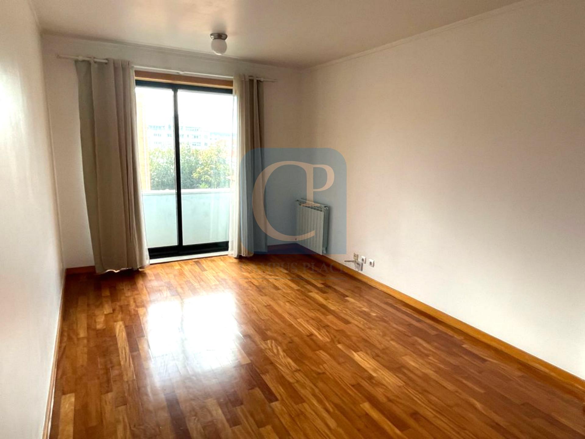 Apartamento T1+1 com varanda em Matosinhos Sul
