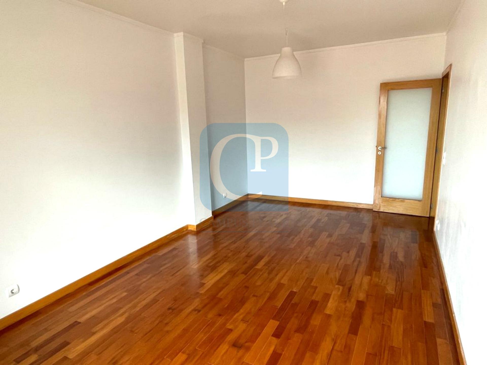 Apartamento T1+1 com varanda em Matosinhos Sul