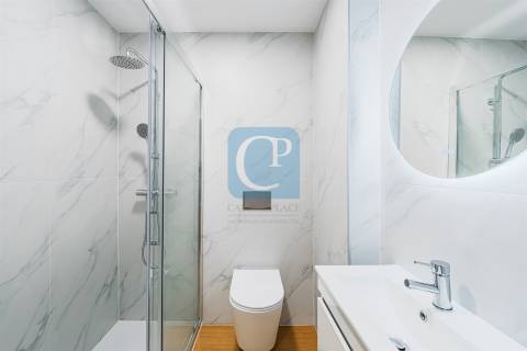 Apartamento T2 renovado e equipado à Avenida Fernão Magalhães