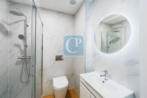 Apartamento T2 renovado e equipado à Avenida Fernão Magalhães