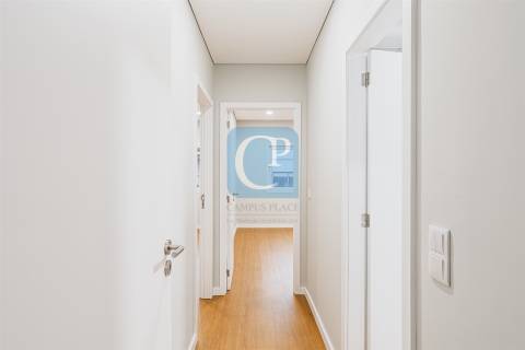 Apartamento T2 renovado e equipado à Avenida Fernão Magalhães