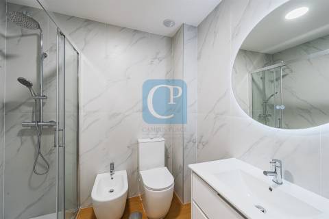 Apartamento T2 renovado e equipado à Avenida Fernão Magalhães