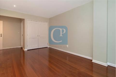 Apartamento T3+1 equipado com varanda em Ramalde, Porto