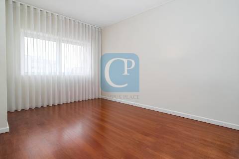 Apartamento T3+1 equipado com varanda em Ramalde, Porto