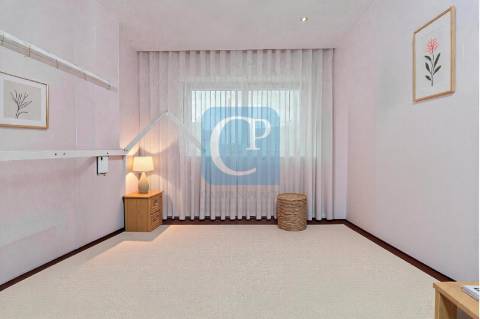 Apartamento T3+1 equipado com varanda em Ramalde, Porto