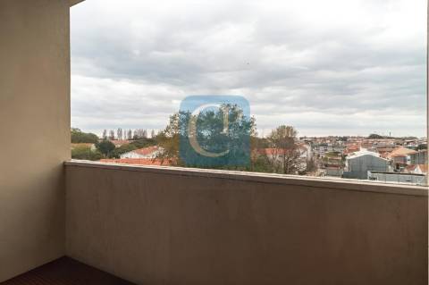 Apartamento T3+1 equipado com varanda em Ramalde, Porto