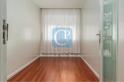 Apartamento T3+1 equipado com varanda em Ramalde, Porto