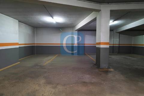 Apartamento T3+1 equipado com varanda em Ramalde, Porto