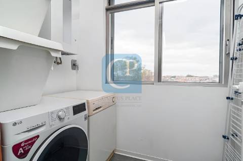 Apartamento T3+1 equipado com varanda em Ramalde, Porto