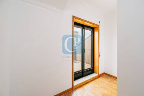 Apartamento T2+1 Duplex com varanda e vista mar em Canidelo, Vila Nova de Gaia