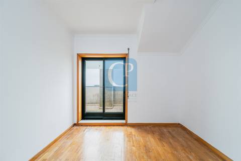 Apartamento T2+1 Duplex com varanda e vista mar em Canidelo, Vila Nova de Gaia