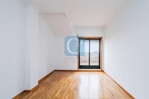 Apartamento T2+1 Duplex com varanda e vista mar em Canidelo, Vila Nova de Gaia