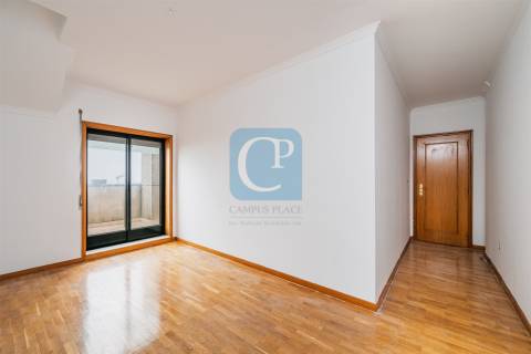 Apartamento T2+1 Duplex com varanda e vista mar em Canidelo, Vila Nova de Gaia