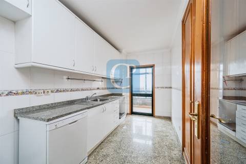 Apartamento T2+1 Duplex com varanda e vista mar em Canidelo, Vila Nova de Gaia