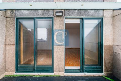 Apartamento T2+1 Duplex com varanda e vista mar em Canidelo, Vila Nova de Gaia