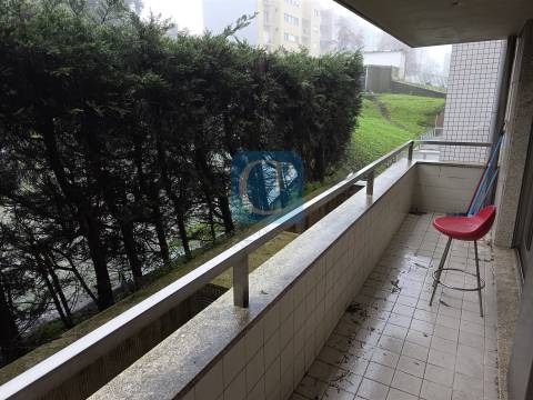 Apartamento T2 Kit mobilado e equipado junto ao Hotel Áxis