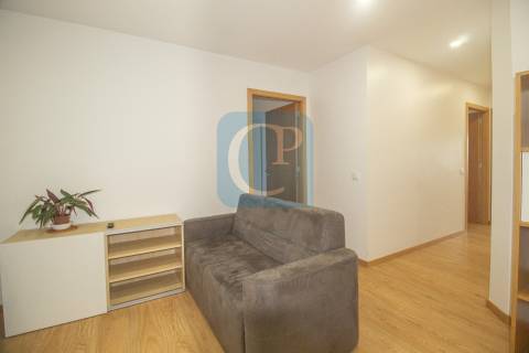 Apartamento T3 renovado com terraço, ao ISCAP e 900mts H.S.João