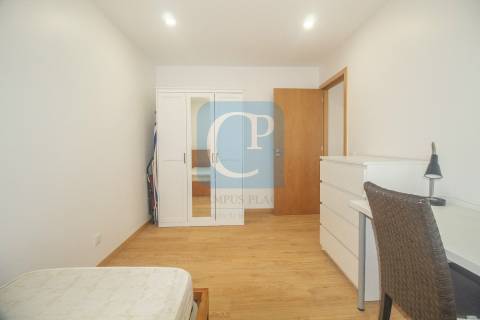 Apartamento T3 renovado com terraço, ao ISCAP e 900mts H.S.João