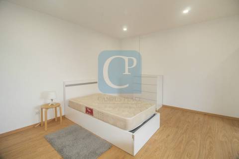 Apartamento T3 renovado com terraço, ao ISCAP e 900mts H.S.João