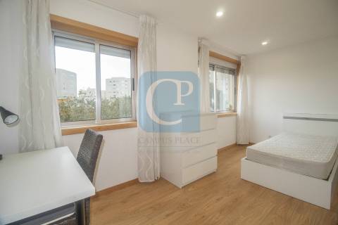 Apartamento T3 renovado com terraço, ao ISCAP e 900mts H.S.João