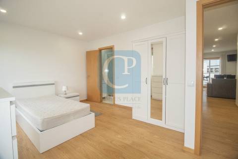 Apartamento T3 renovado com terraço, ao ISCAP e 900mts H.S.João