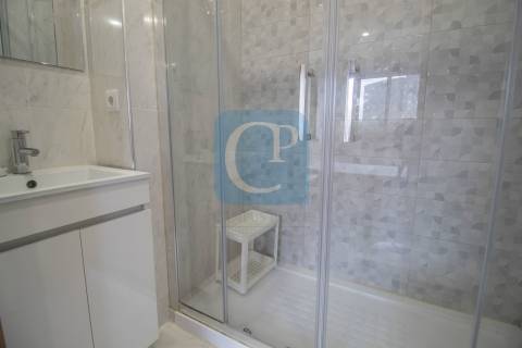 Apartamento T3 renovado com terraço, ao ISCAP e 900mts H.S.João