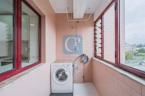 Apartamento T2 equipado na zona da Vilarinha, Aldoar, Porto