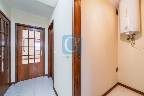 Apartamento T2 equipado na zona da Vilarinha, Aldoar, Porto