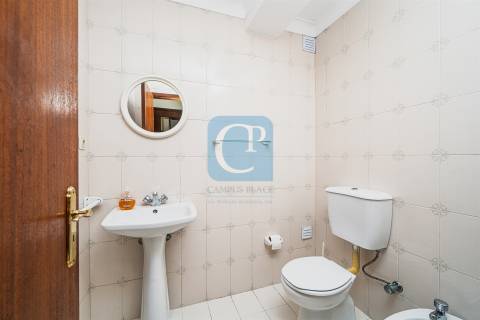 Apartamento T2 equipado na zona da Vilarinha, Aldoar, Porto