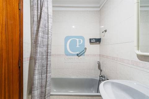 Apartamento T2 equipado na zona da Vilarinha, Aldoar, Porto